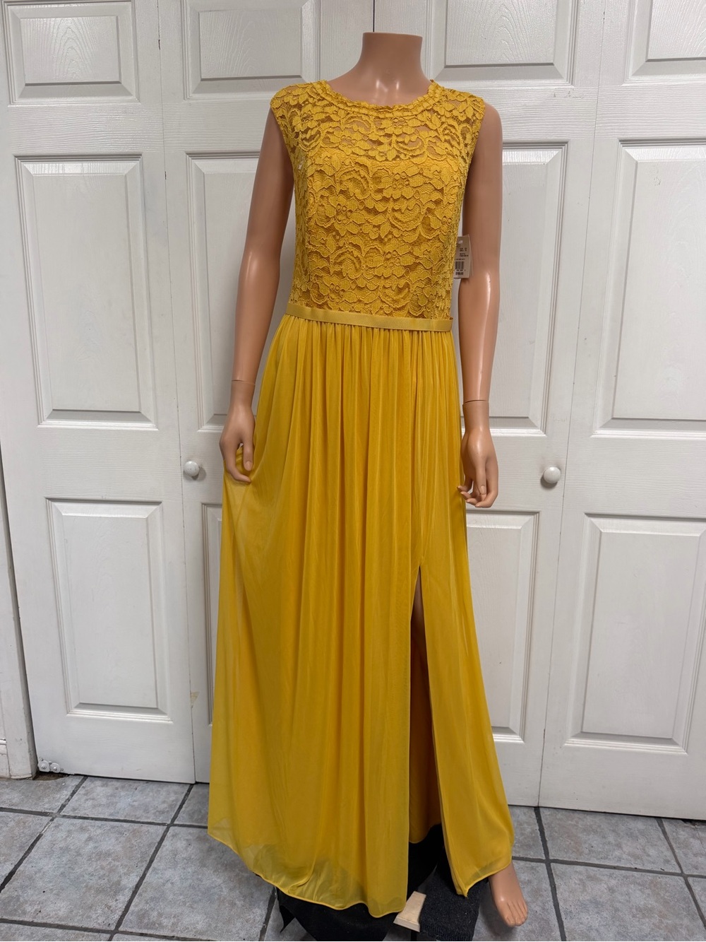 David's Bridal Mustard Lace Bodice  Mesh Maxi Evening Dress Size 14